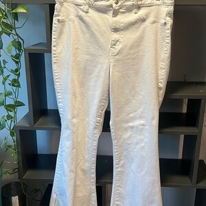 American Eagle White Flare Jeans w/ Split Seam Leg